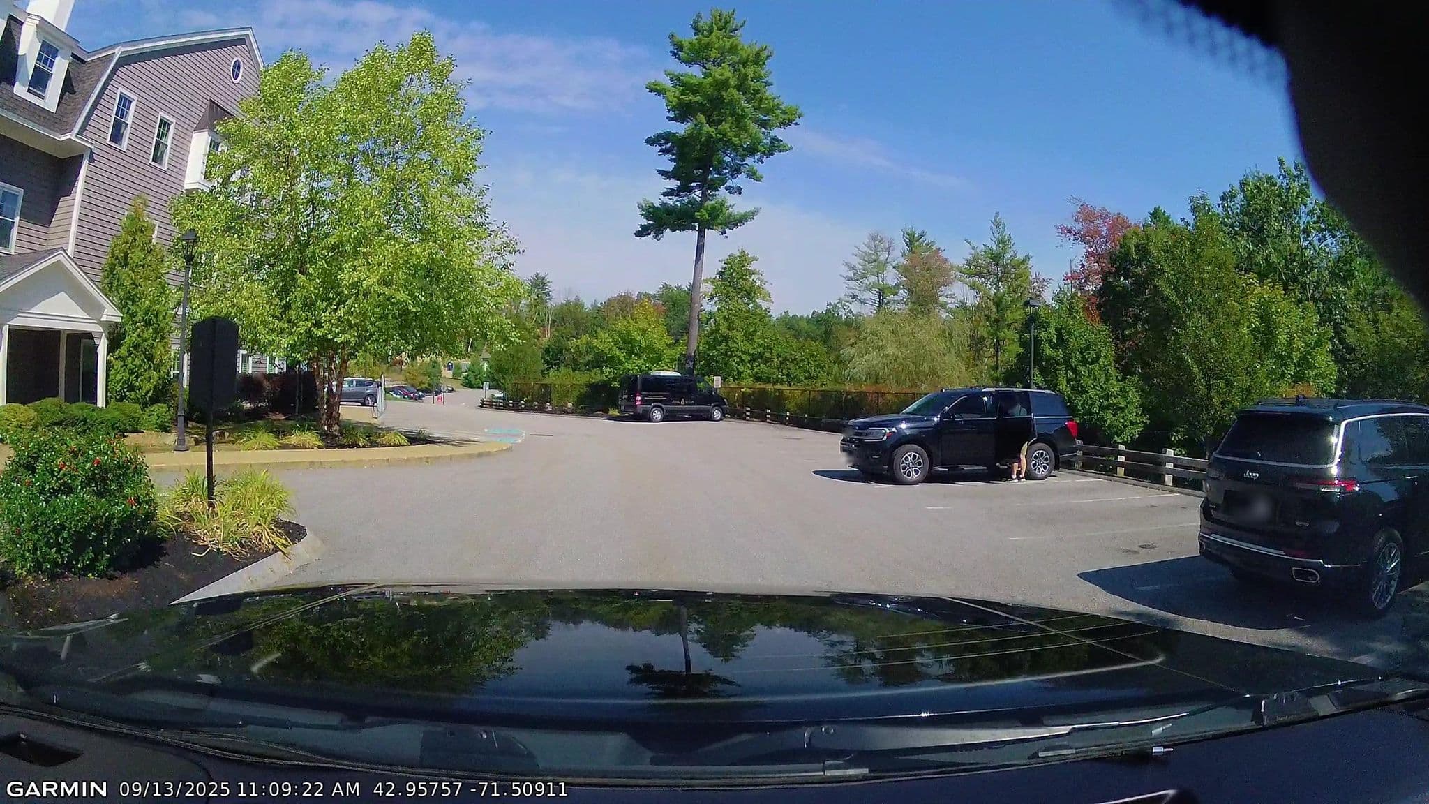 Street view near The Grand at the Bedford Village Inn, Pinardville — © Lanka6359 (CC BY-SA · Mapillary)