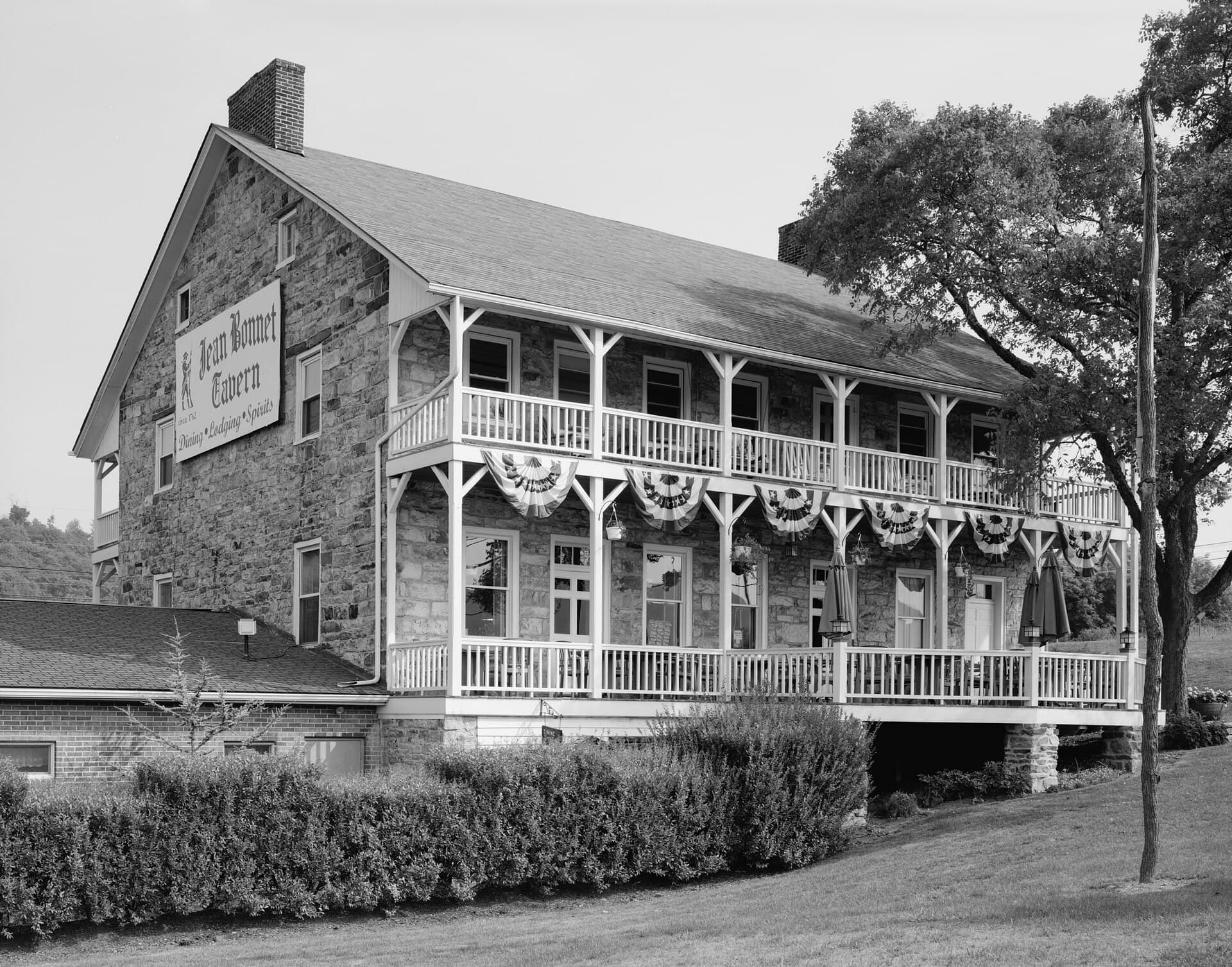Jean Bonnet Tavern (via Wikimedia Commons, Public domain)
