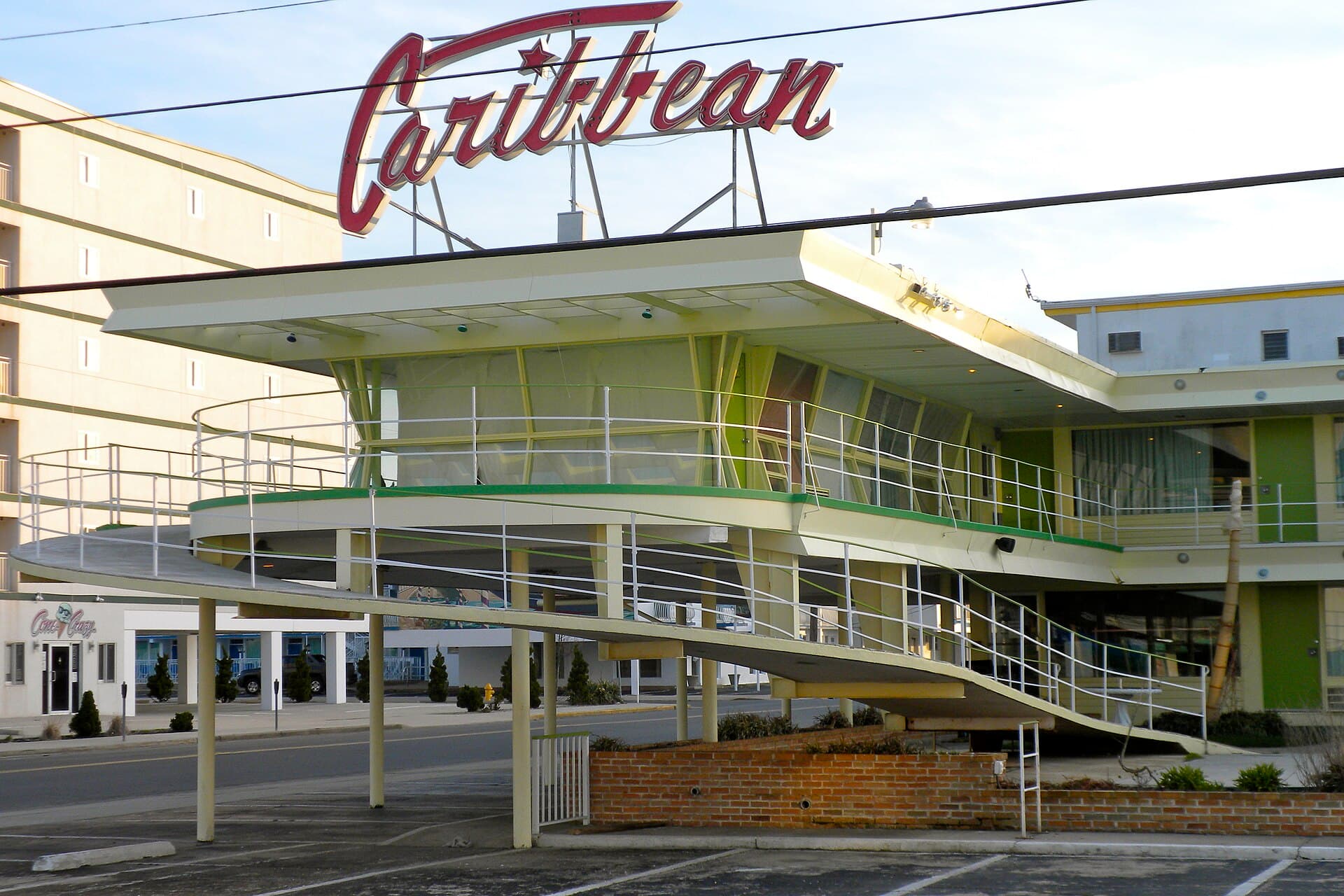 Caribbean Motel (via Wikimedia Commons, Public domain)