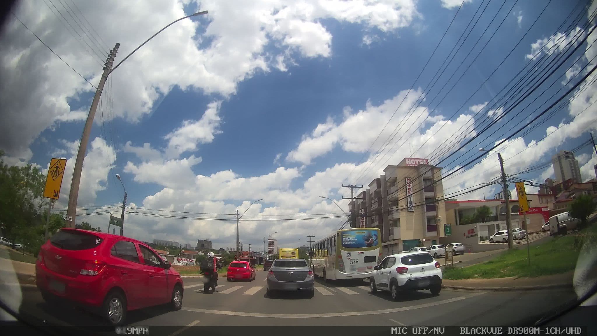 Street view near Hotel Viena, Taguatinga — © kaart_4 (CC BY-SA · Mapillary)
