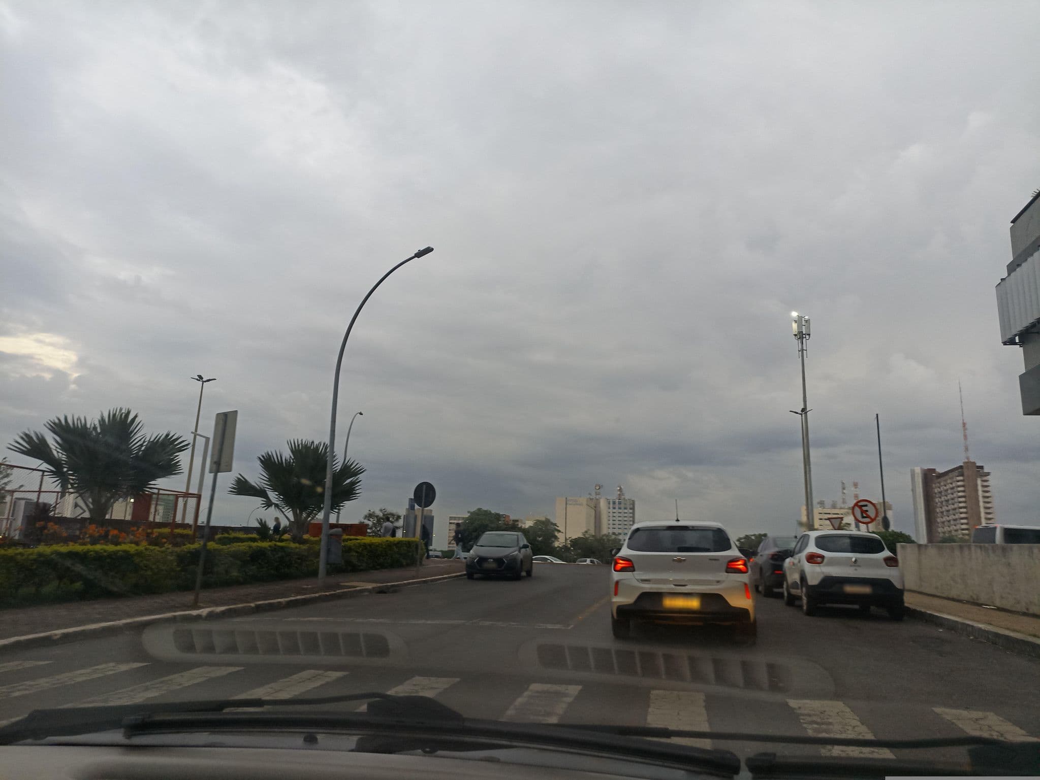 Street view near Le Quartier - Hotel e Bureau, Plano Piloto — © MuitoAlemdasFronteiras (CC BY-SA · Mapillary)
