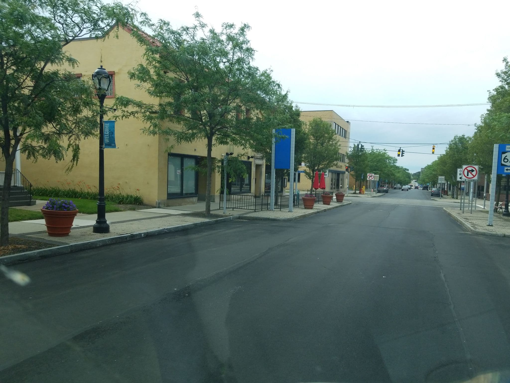 Street view near Passport Inn, Niagara Falls