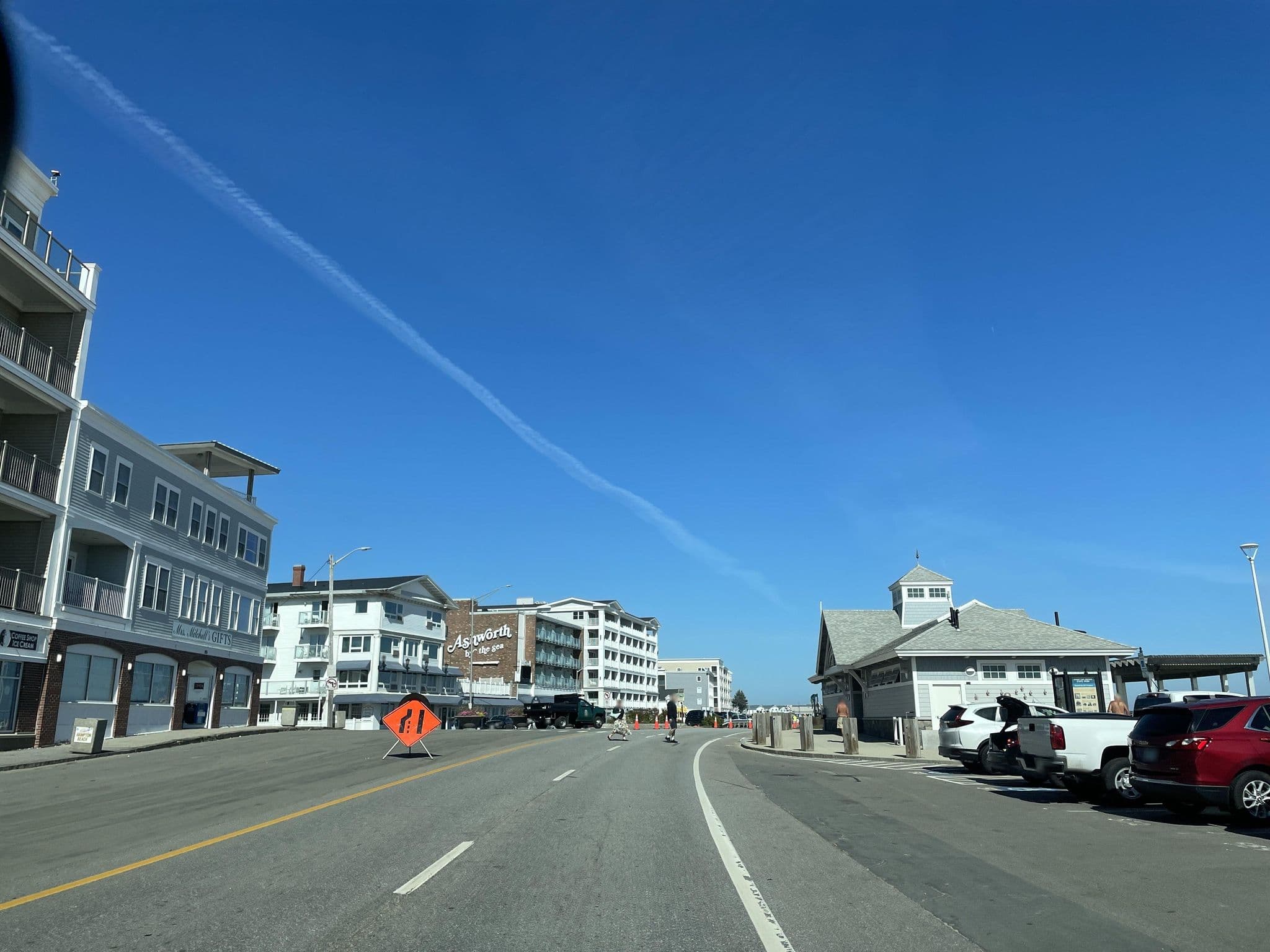 Street view near The Surf, Hampton Beach — © batterystaple (CC BY-SA · Mapillary)