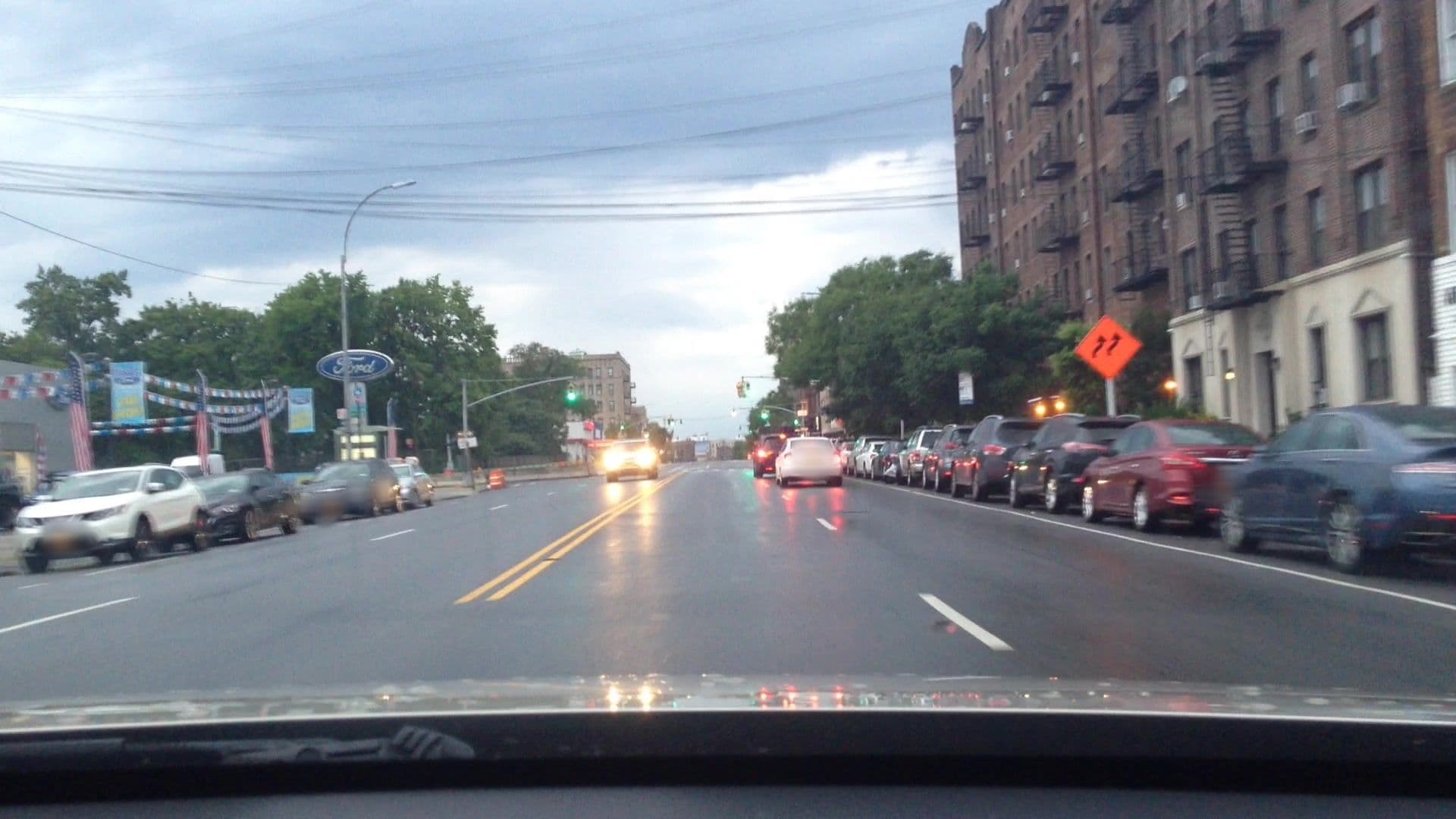 Street view near avid Hotel, Fort Hamilton — © lvl5 (CC BY-SA · Mapillary)