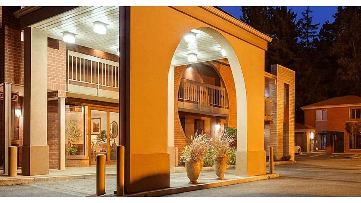 MHO Inn and Suites, Hotel in Heathcote