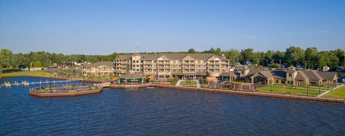Chautauqua Harbor Hotel, Hotel in Celoron
