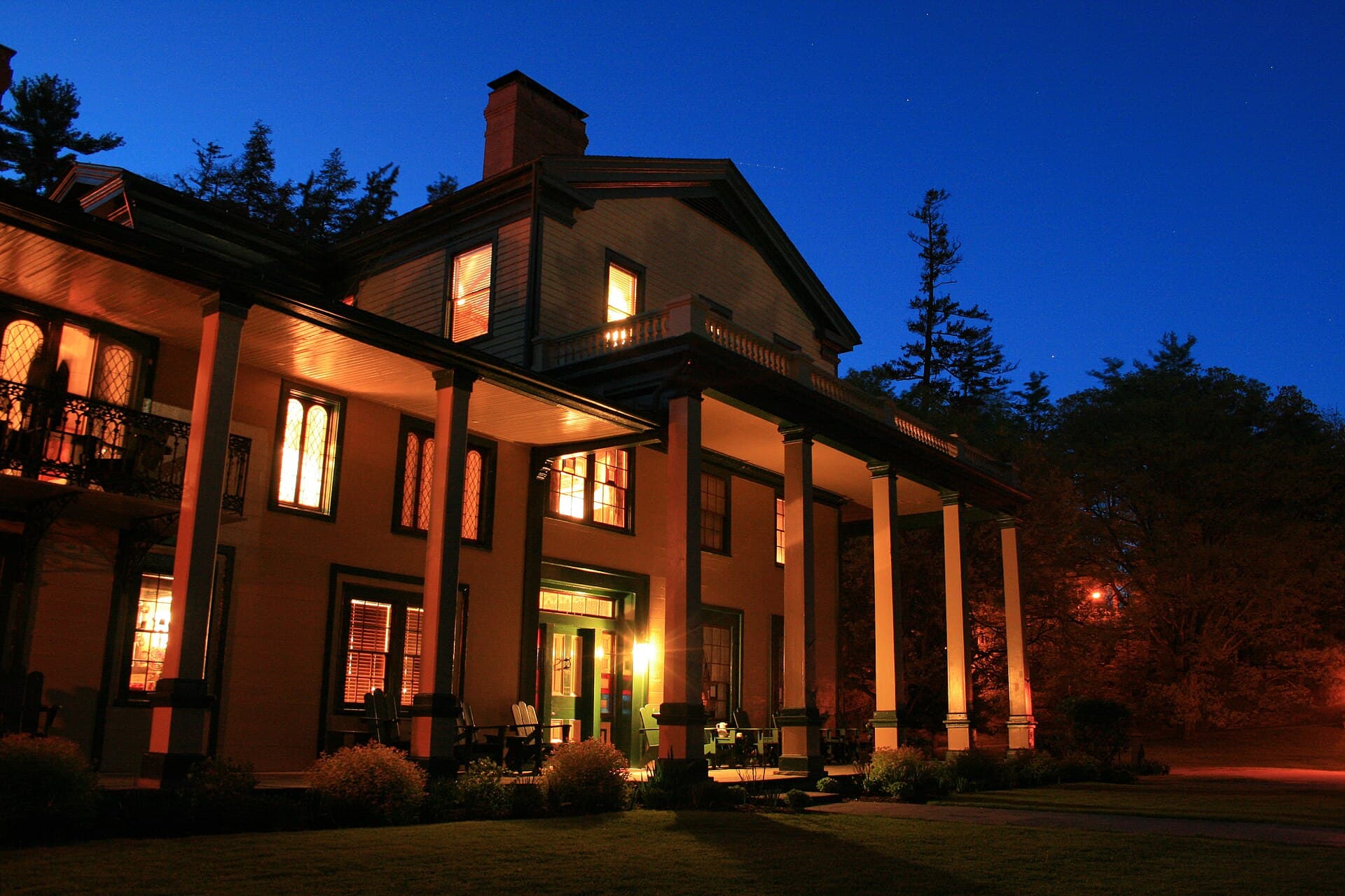 Glen Iris Inn (via Wikimedia Commons, CC BY 3.0)