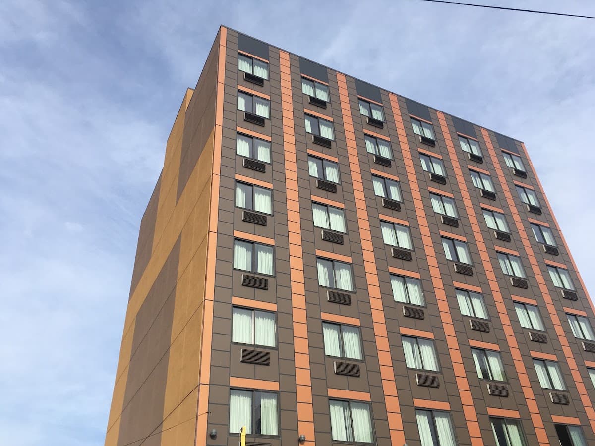 Lotus BLU Inn & Suites, Hotel in Long Island City