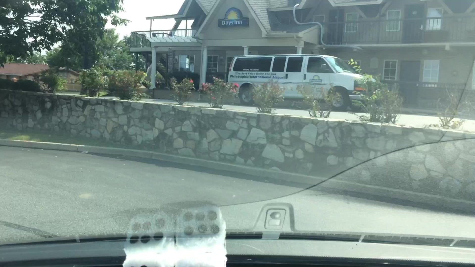 Street view near Days Inn, Swarthmore — © lvl5 (CC BY-SA · Mapillary)