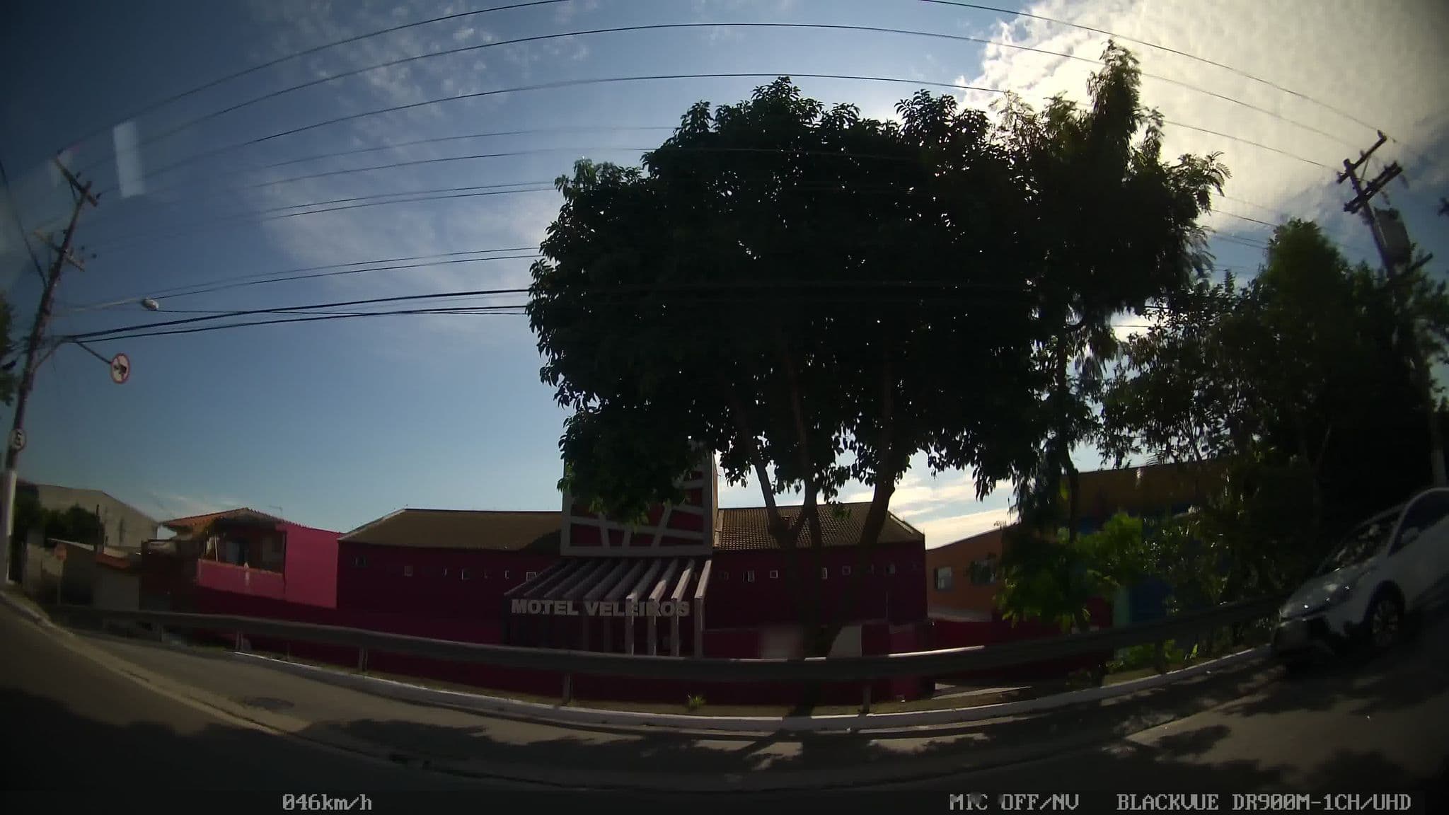 Street view near Hotel Veleiros, Vila Medeiros — © kaart_2 (CC BY-SA · Mapillary)