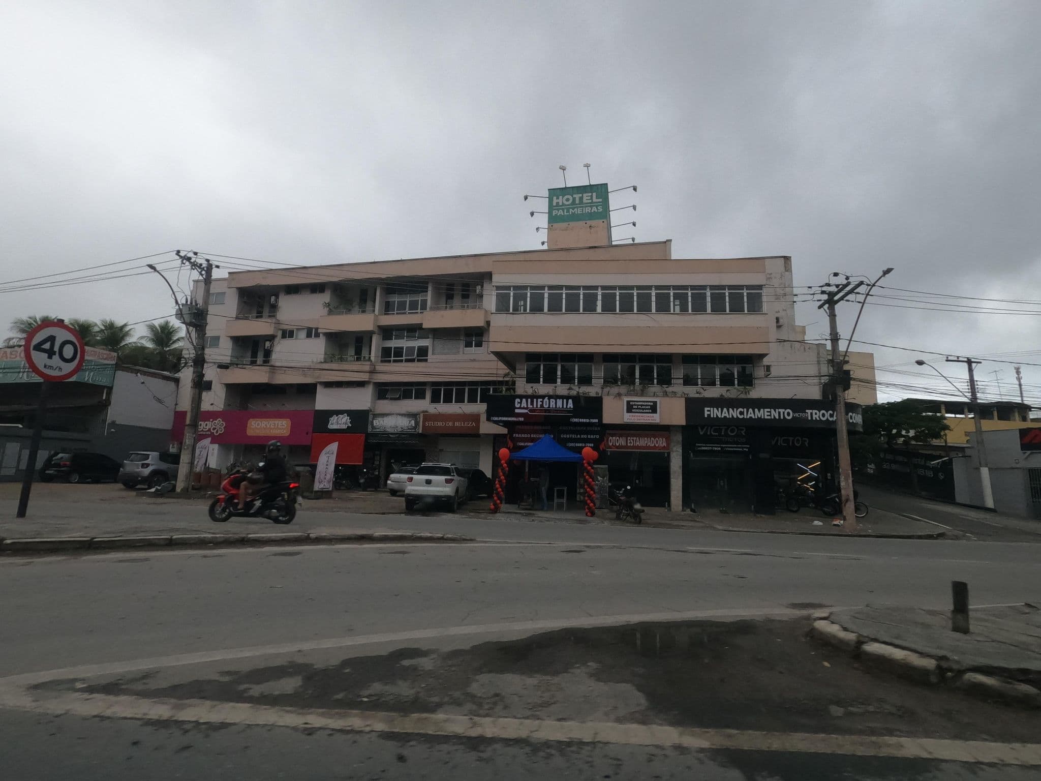 Street view near Hotel das Palmeiras, Teófilo Otoni — © MuitoAlemdasFronteiras (CC BY-SA · Mapillary)