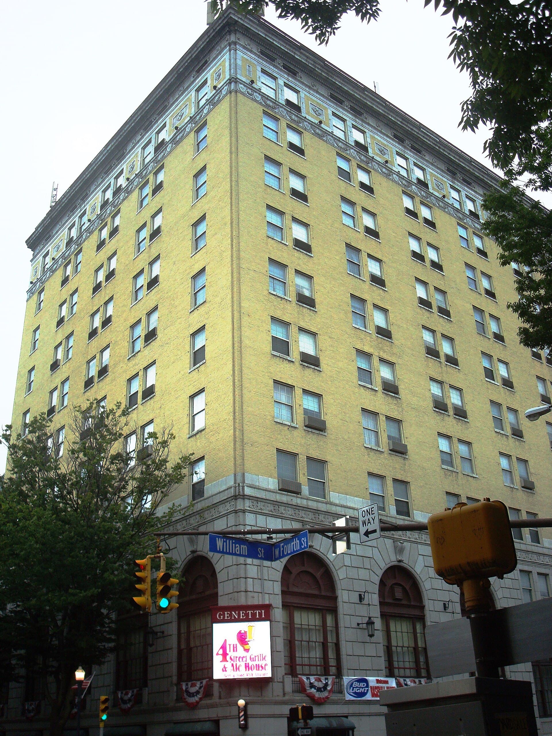 Genetti Hotel - Williamsport (via Wikimedia Commons, CC BY-SA 4.0)