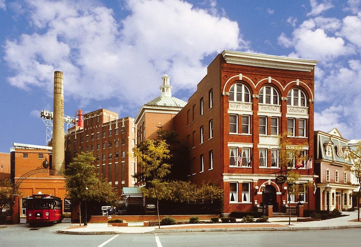 Holiday Inn Express & Suites Utica, Hotel in Utica