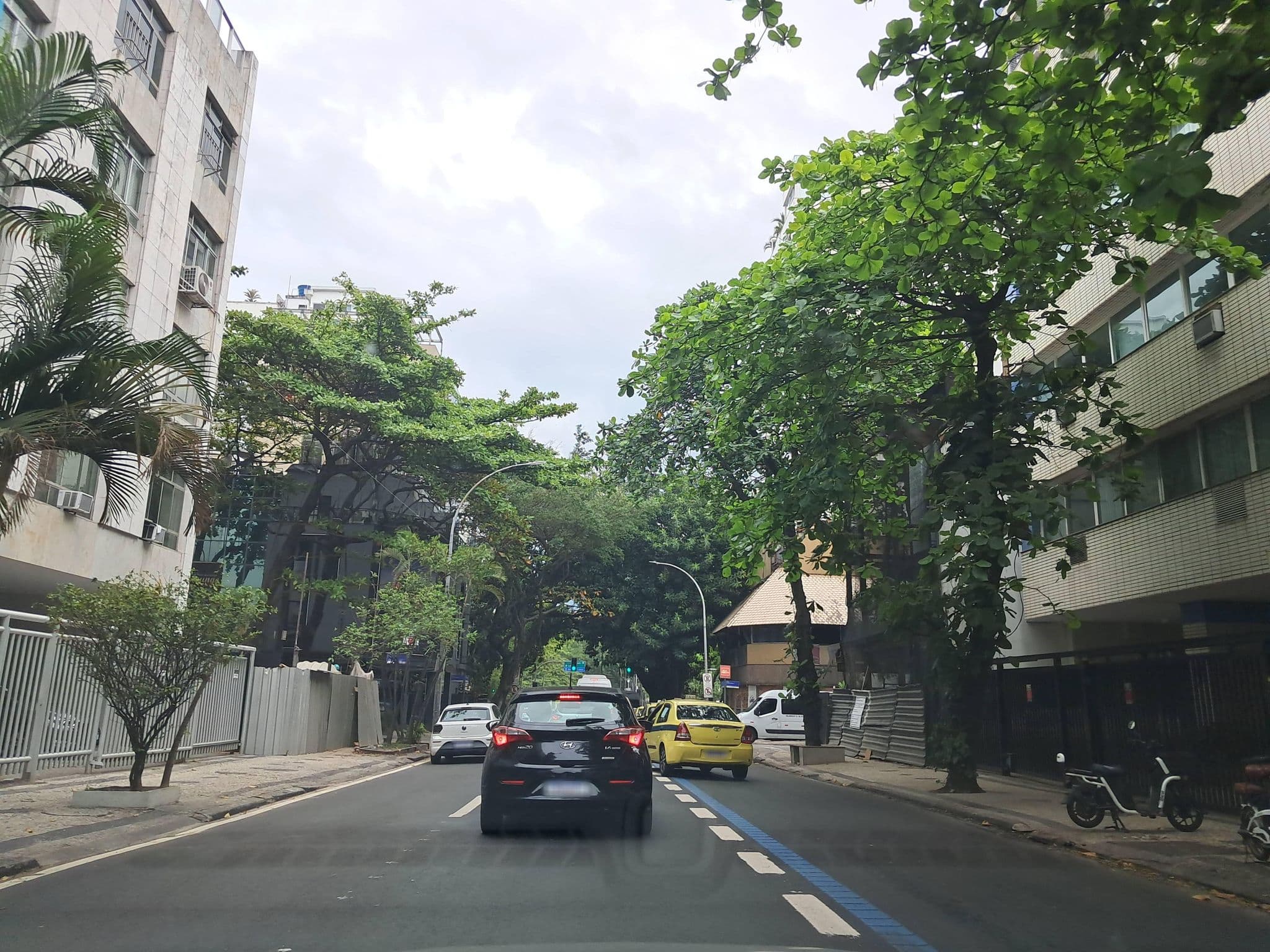 Street view near Che Lagarto Hostel Ipanema, Leblon — © enzostana (CC BY-SA · Mapillary)