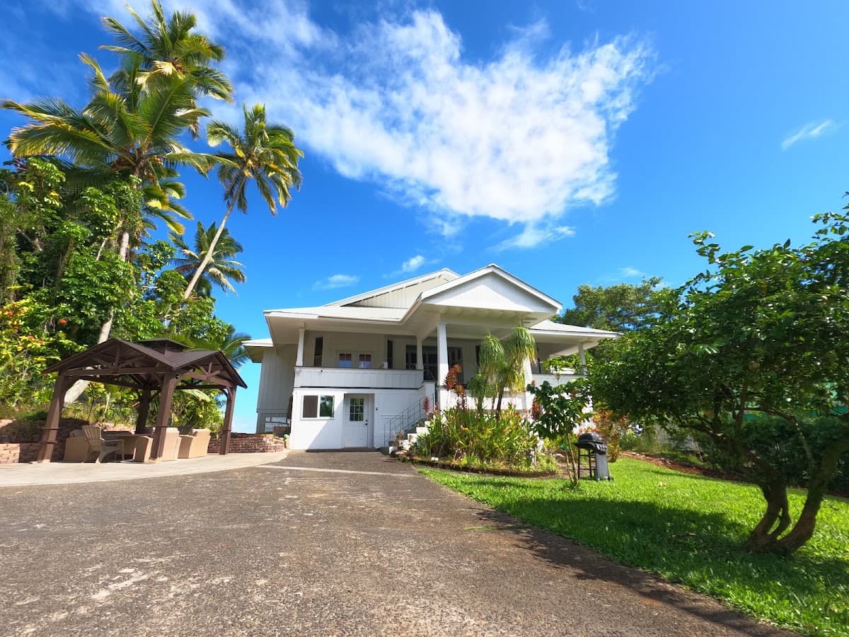 Hilo Bay Oceanfront Bed and Breakfast, Bed & Breakfast in Hilo
