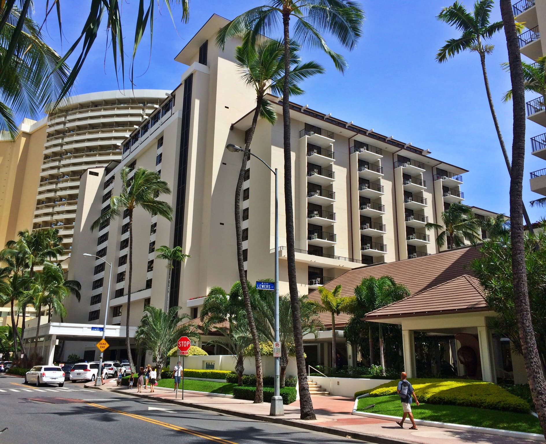 Halekulani Hotel (via Wikimedia Commons, CC BY-SA 3.0)