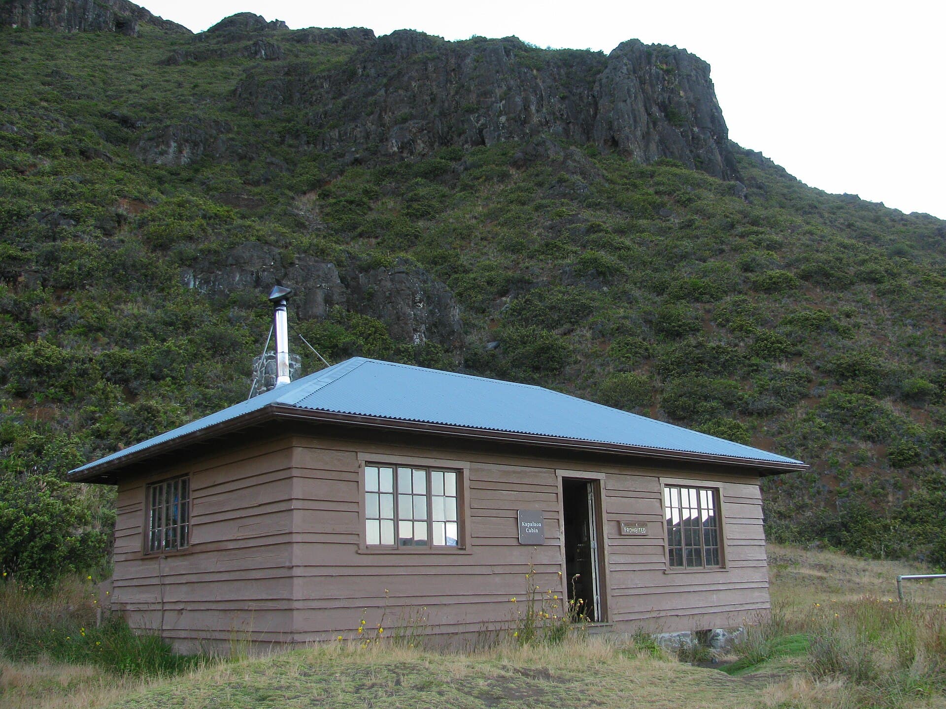 Kapalaoa Cabin (via Wikimedia Commons, CC BY 3.0 us)