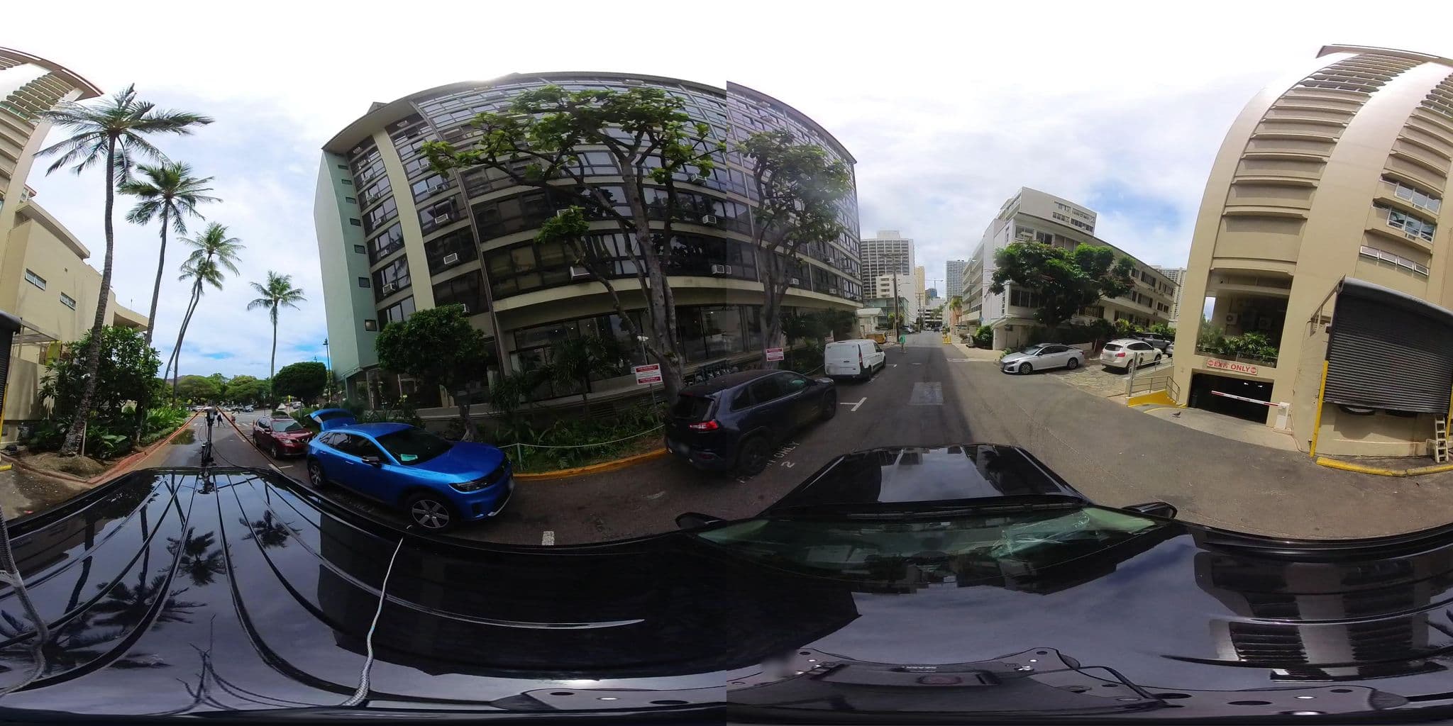 Street view near Queen Kapiolani Hotel, Diamond Head / Kapahulu / Saint Louis Heights — © hmhtb (CC BY-SA · Mapillary)