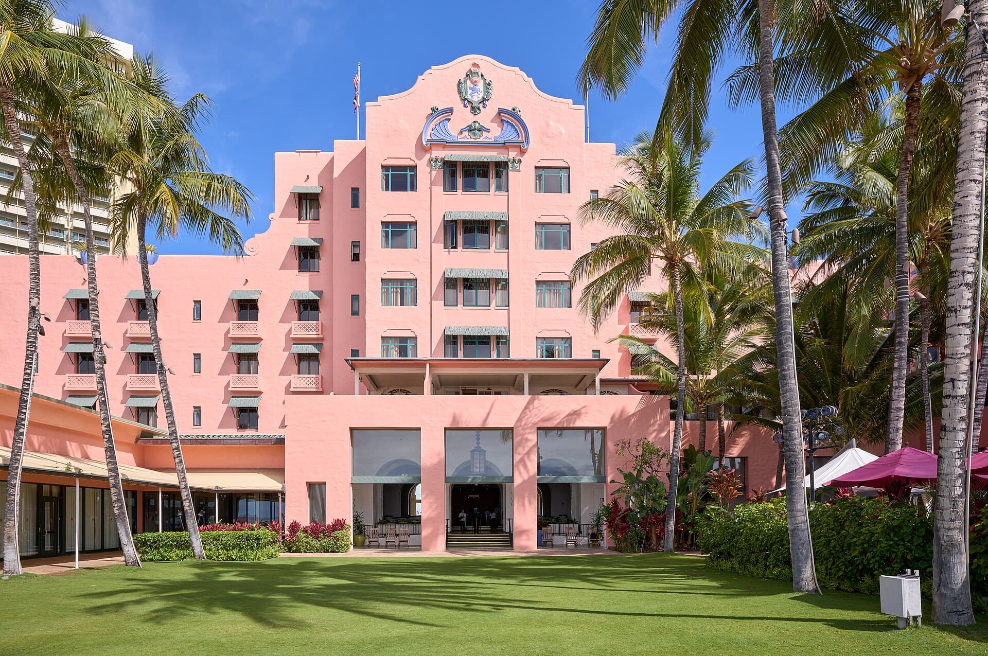 Royal Hawaiian Hotel (via Wikimedia Commons, CC BY-SA 4.0)