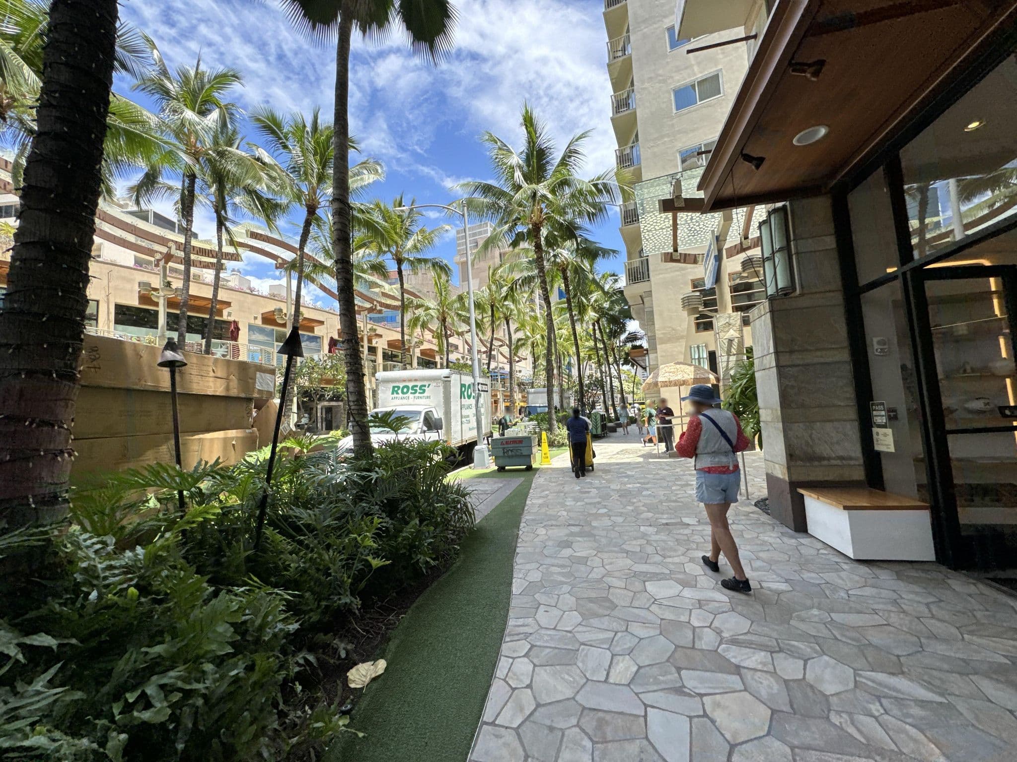 Street view near Wyndham at Wahikiki Beach Walk, Waikīkī — © filipb (CC BY-SA · Mapillary)