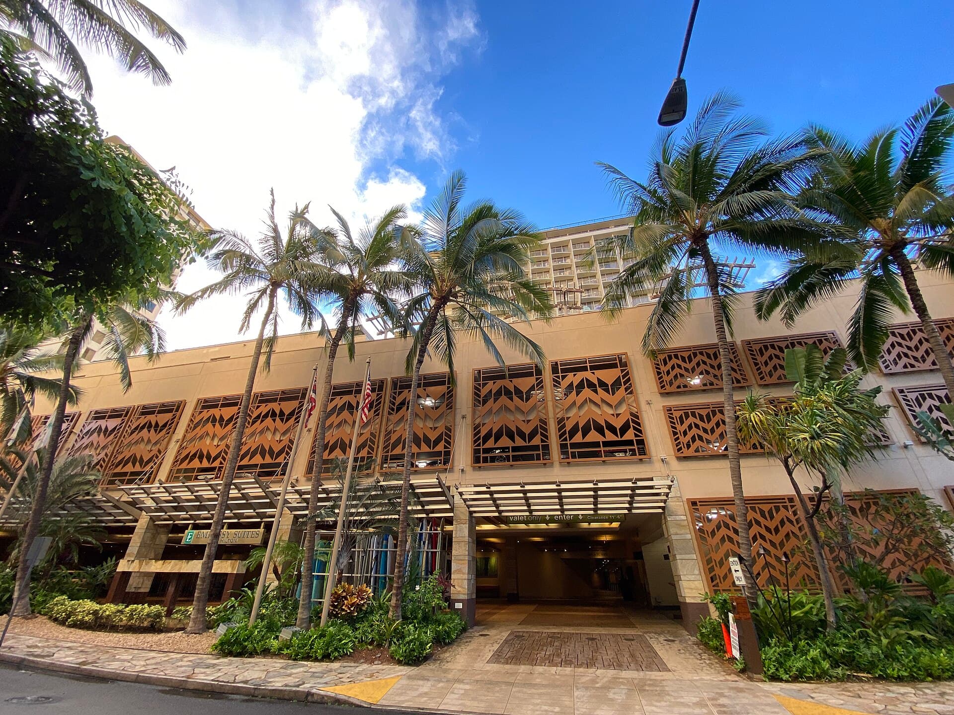 Embassy Suites by Hilton Waikiki Beach Walk (via Wikimedia Commons, CC BY-SA 3.0)