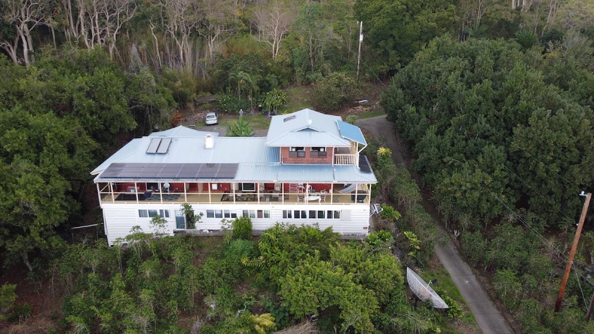 A Beautiful Edge of the World, Guesthouse in Captain Cook