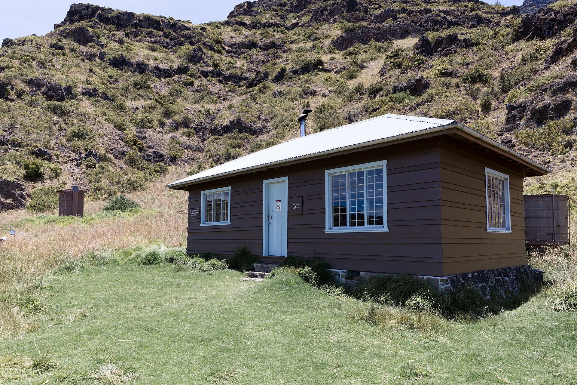 Hōlua Campground (via Wikimedia Commons, CC BY-SA 4.0)