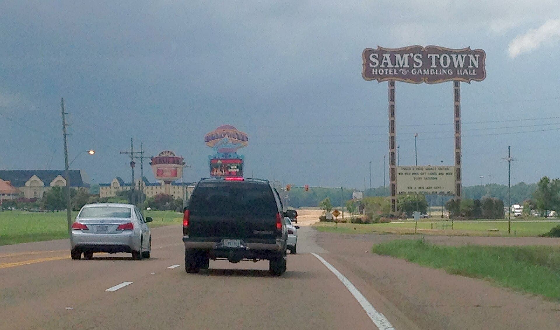 Sam's Town Hotel & Gambling Hall (via Wikimedia Commons, CC BY 2.0)