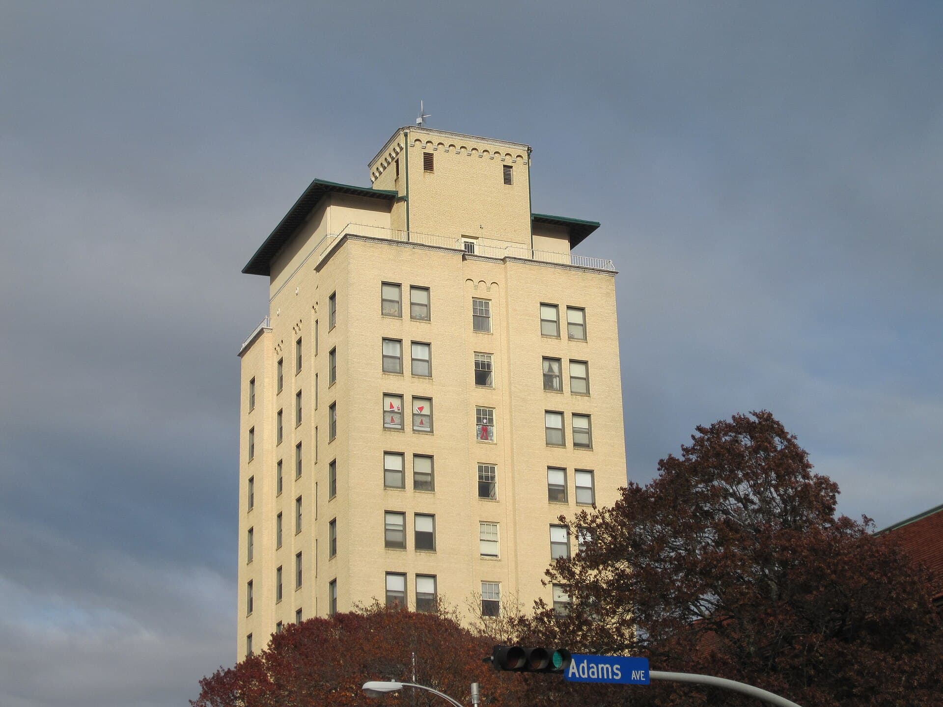 Kyle Hotel (via Wikimedia Commons, CC BY-SA 3.0)
