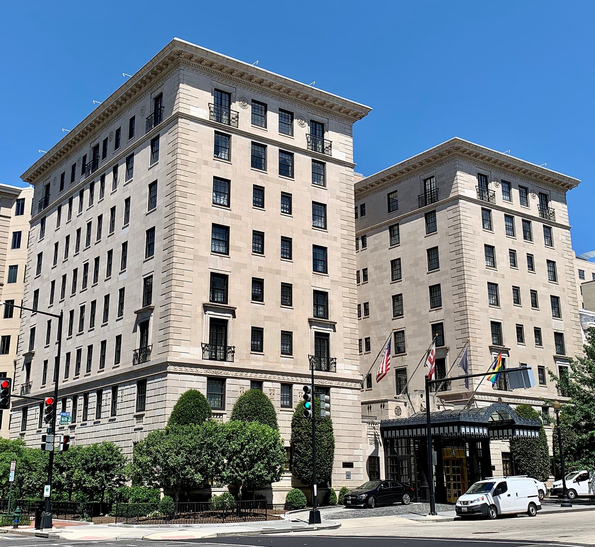 Jefferson Hotel (via Wikimedia Commons, CC BY-SA 4.0)