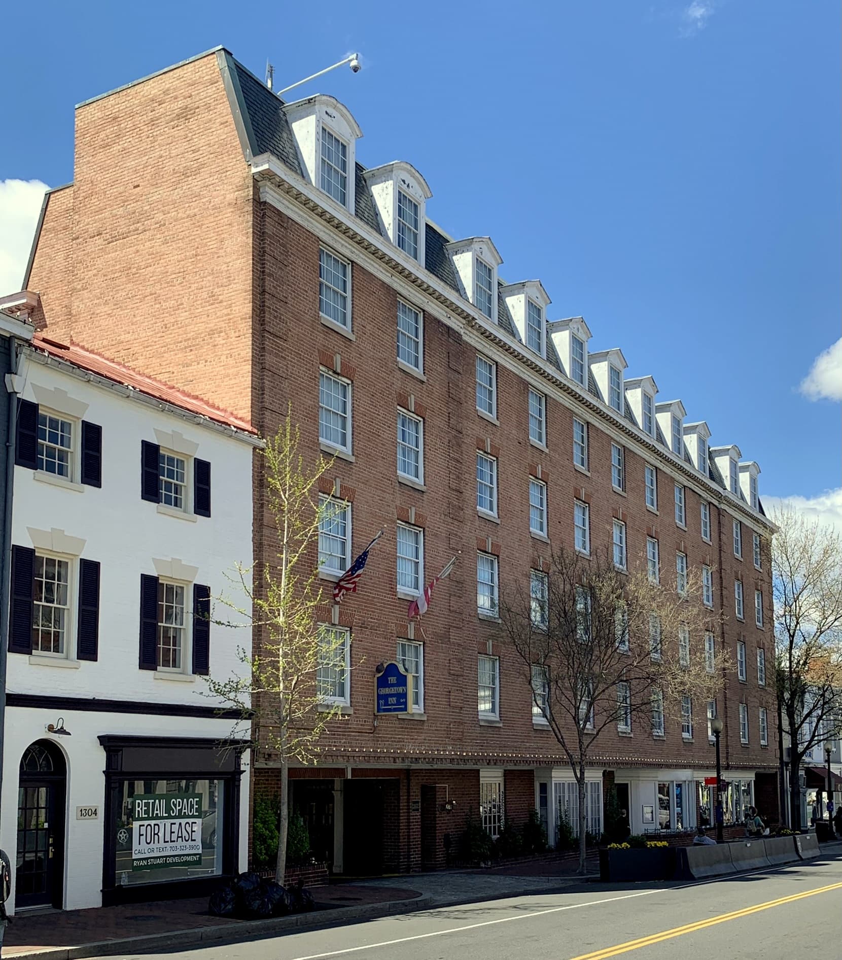 The Georgetown Inn (via Wikimedia Commons, CC BY-SA 4.0)