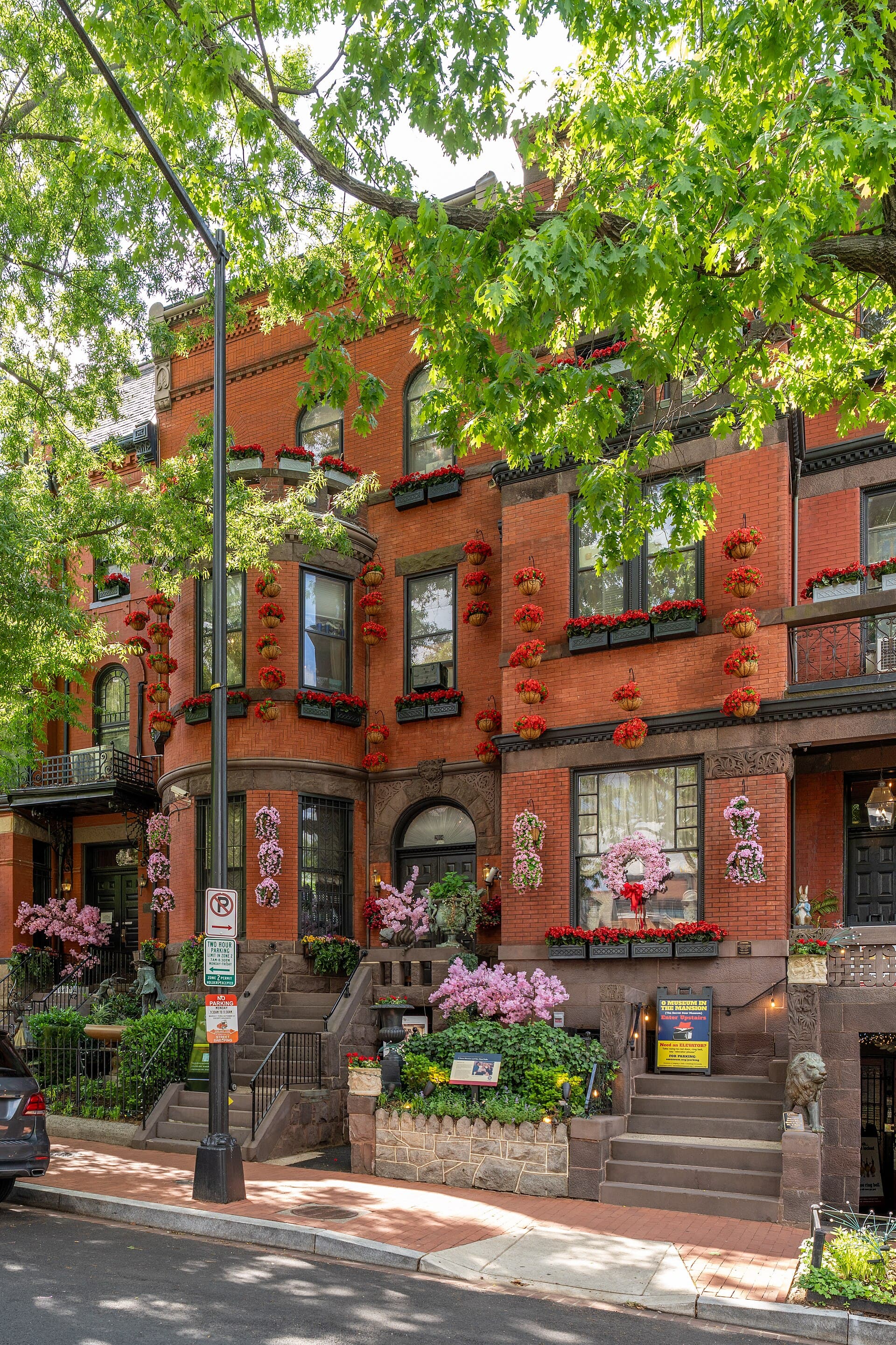 The Mansion On O Street (via Wikimedia Commons, CC BY 4.0)