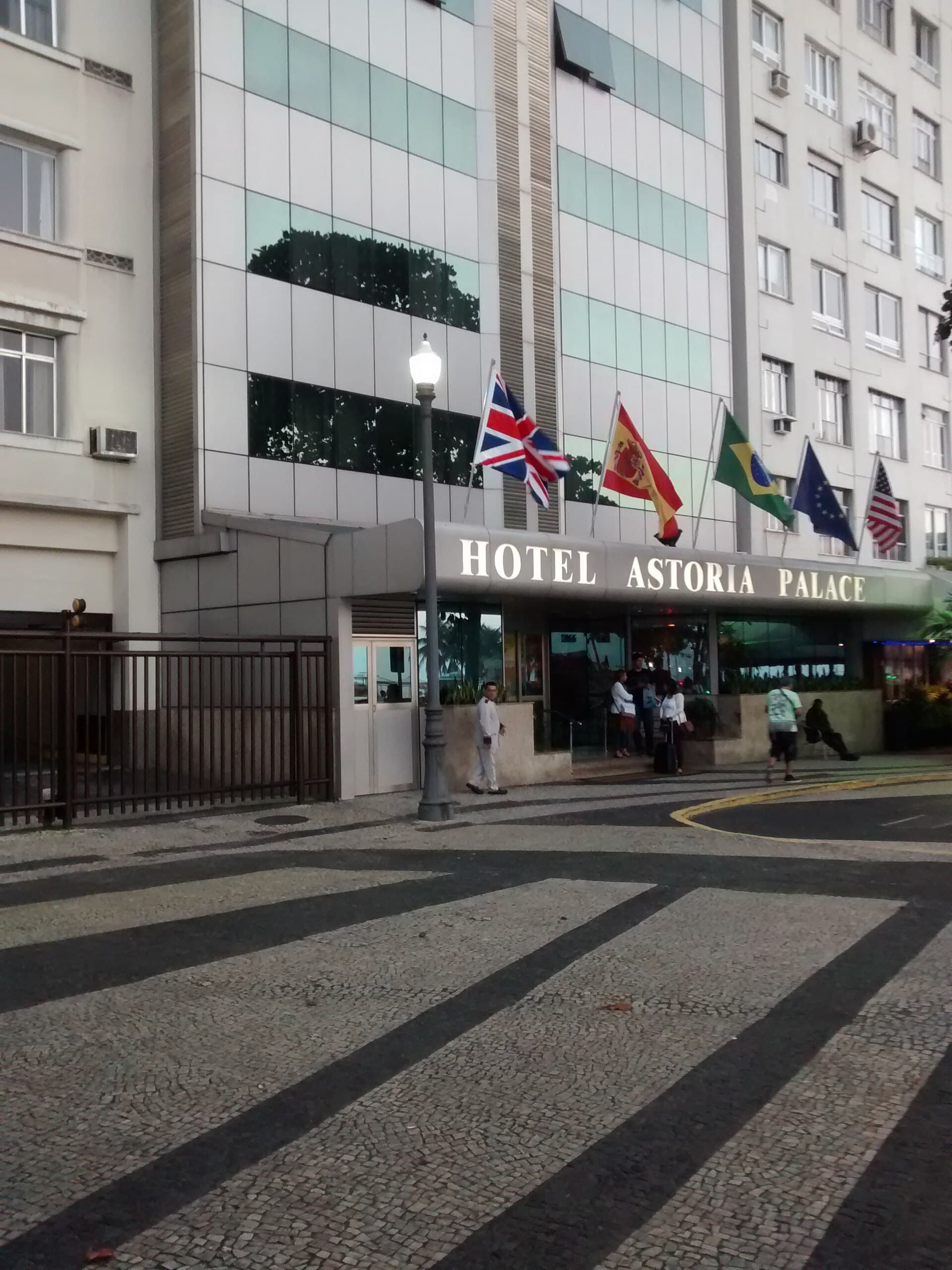 Hotel Astoria Palace (via Wikimedia Commons, CC0)