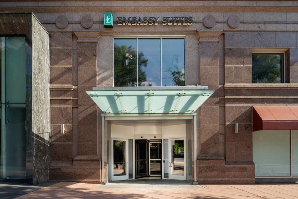 Embassy Suites by Hilton Washington DC Chevy Chase Pavilion, Hotel in Friendship Village
