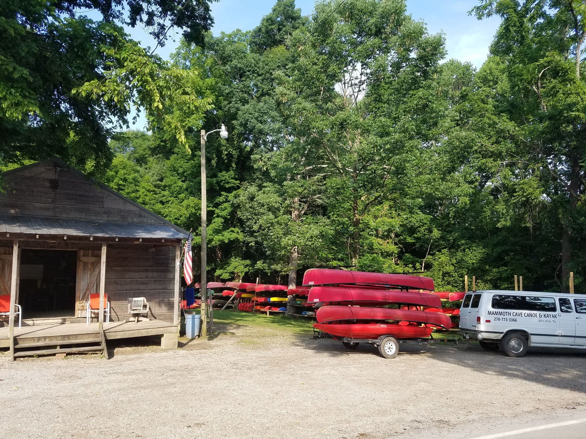 Street view near The Wayfarer B&B, Cave City — © jbthemilker (CC BY-SA · Mapillary)