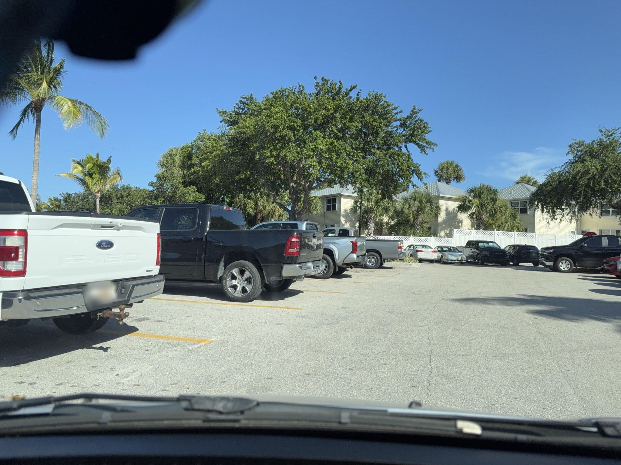 Street view near Capt Hiram's Resort, Sebastian — © whitecotton (CC BY-SA · Mapillary)