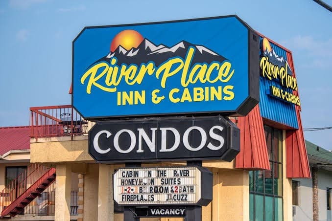 River Place Inn & Cabins, Hotel in Pigeon Forge