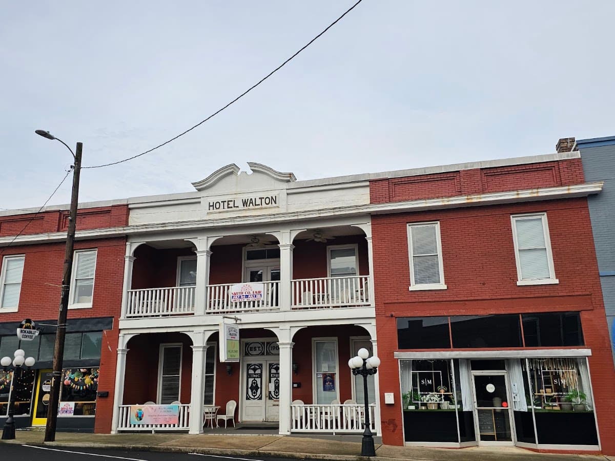 The Walton Hotel, Hotel in South Carthage