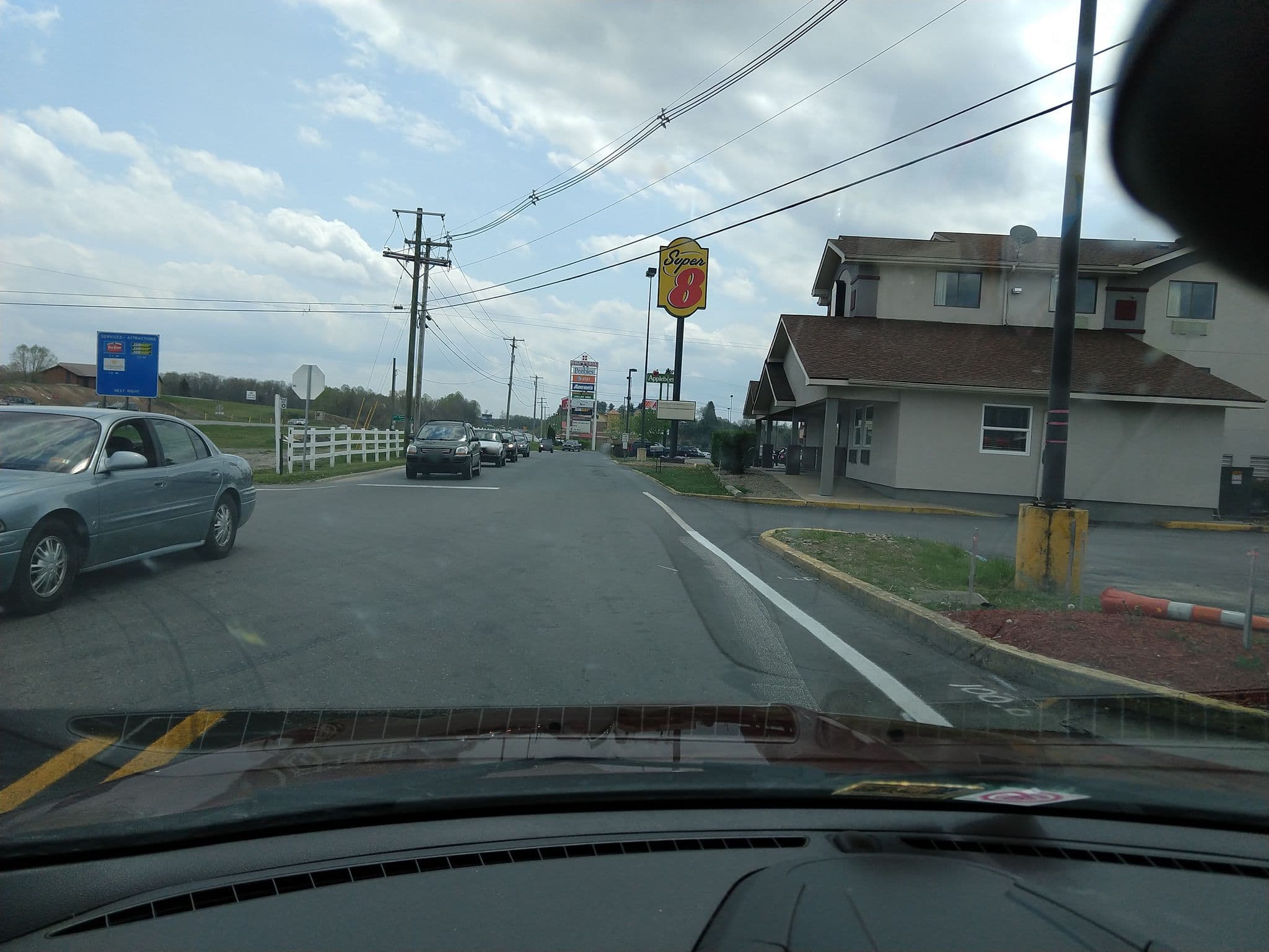 Street view near Super 8, Summersville — © kwrigh01 (CC BY-SA · Mapillary)