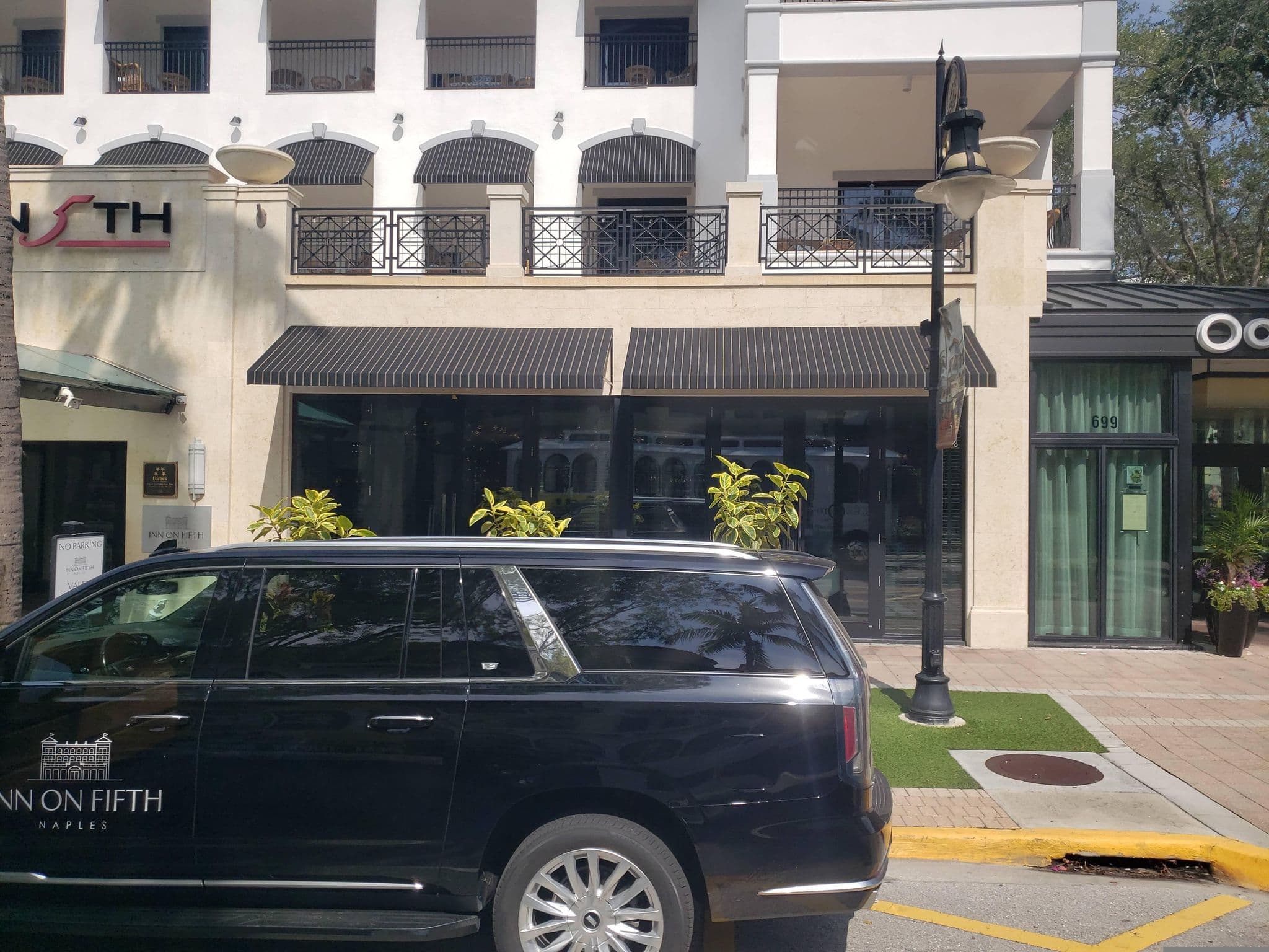 Street view near Inn on 5th, Naples — © mapfool (CC BY-SA · Mapillary)