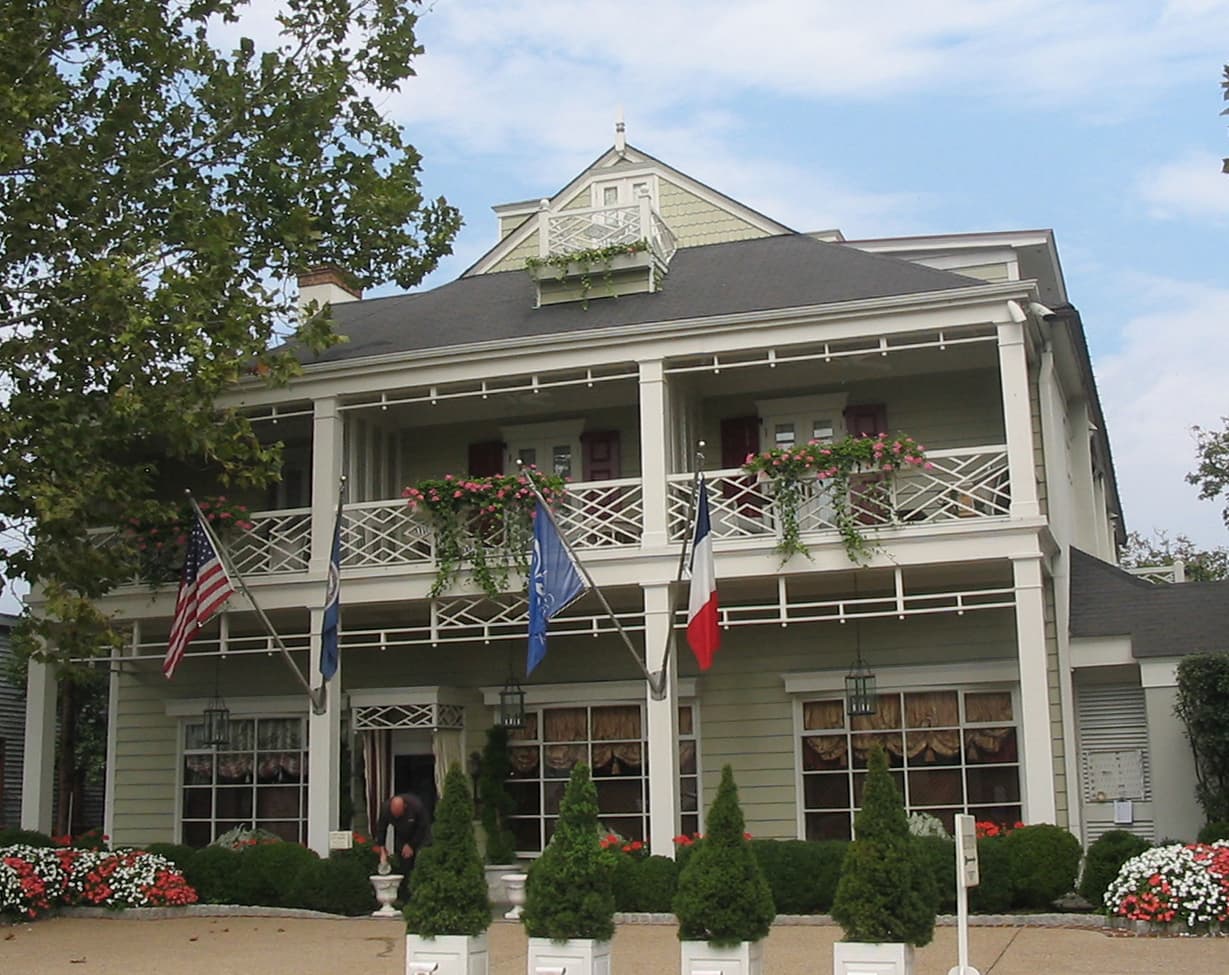 The Inn at Little Washington (via Wikimedia Commons, CC BY 3.0)