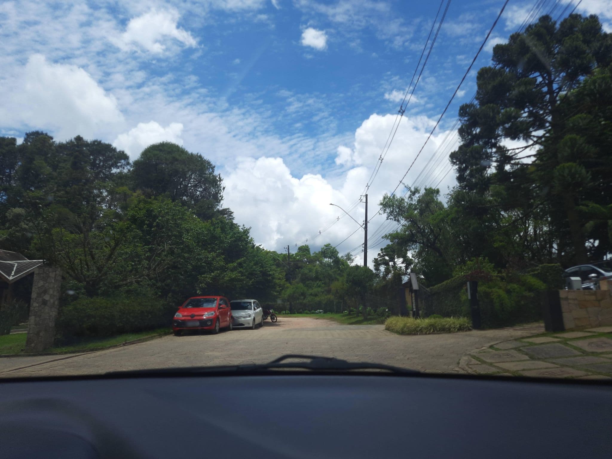 Street view near Pousada SPA Mirante da Colyna, Monte Verde — © alemenezes (CC BY-SA · Mapillary)