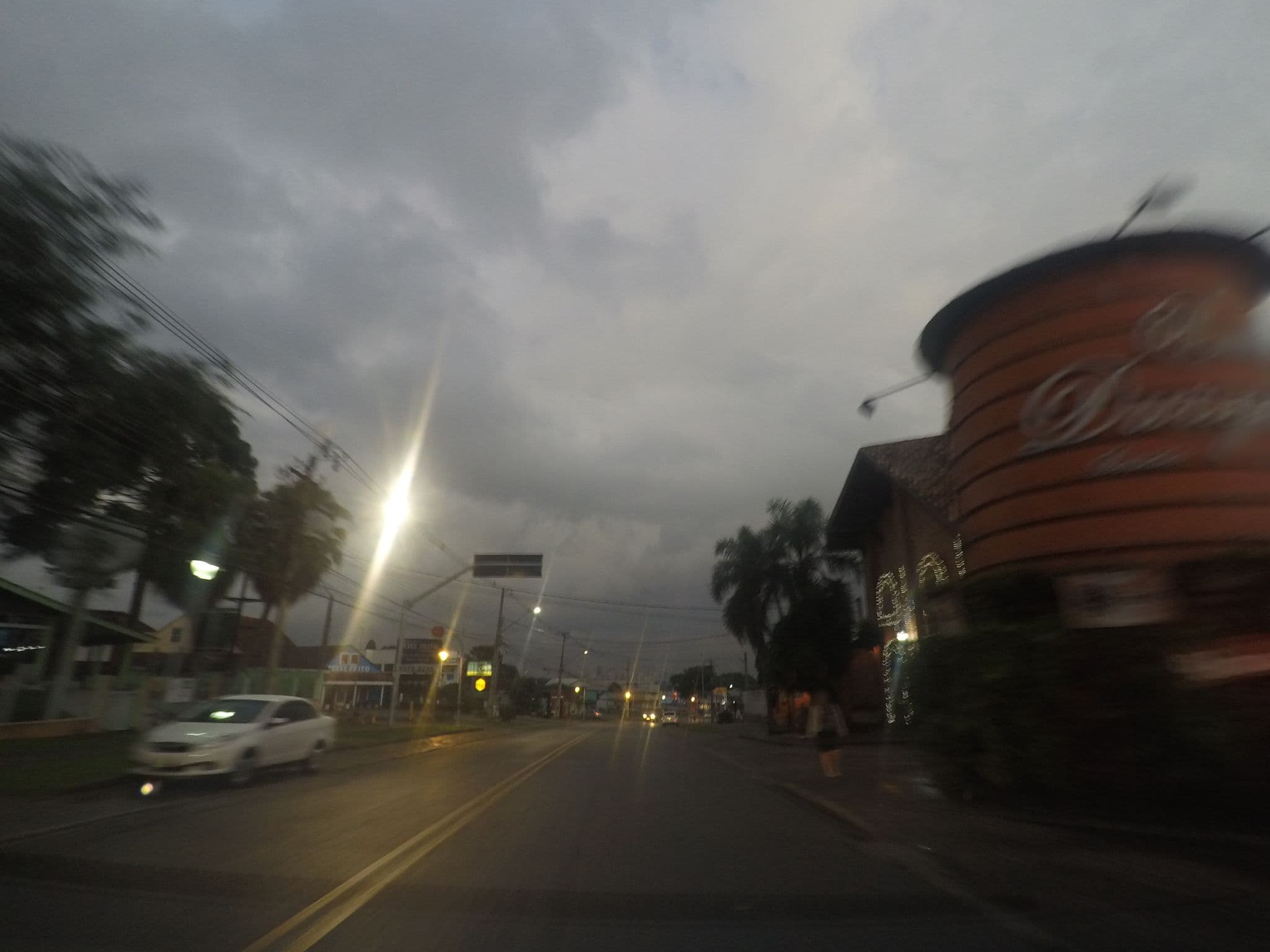 Street view near Hotel Nacional Inn Santa Felicidade, Curitiba — © marciosampaio (CC BY-SA · Mapillary)