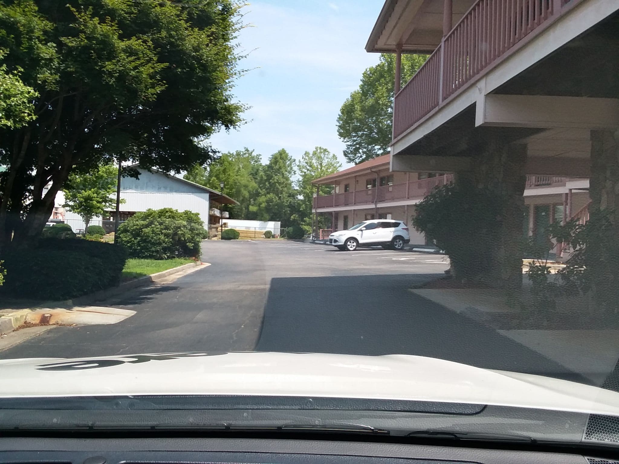 Street view near Mountain Valley Inn, Walhalla — © aqua12 (CC BY-SA · Mapillary)