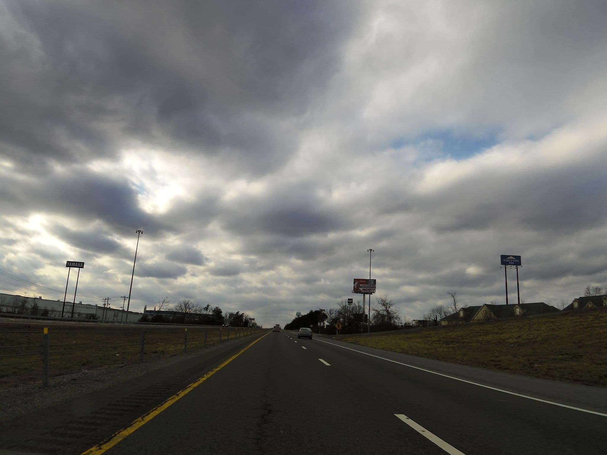 Street view near Quality Inn, Crossville — © allen (CC BY-SA · Mapillary)