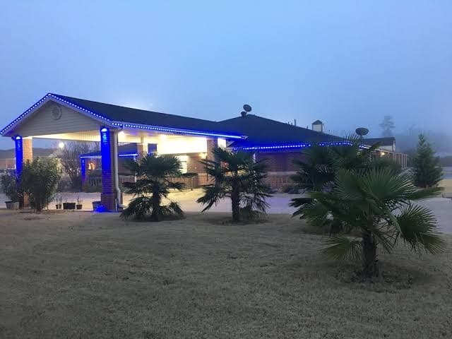 Redwood Inn & Suites, Hotel in White Hall