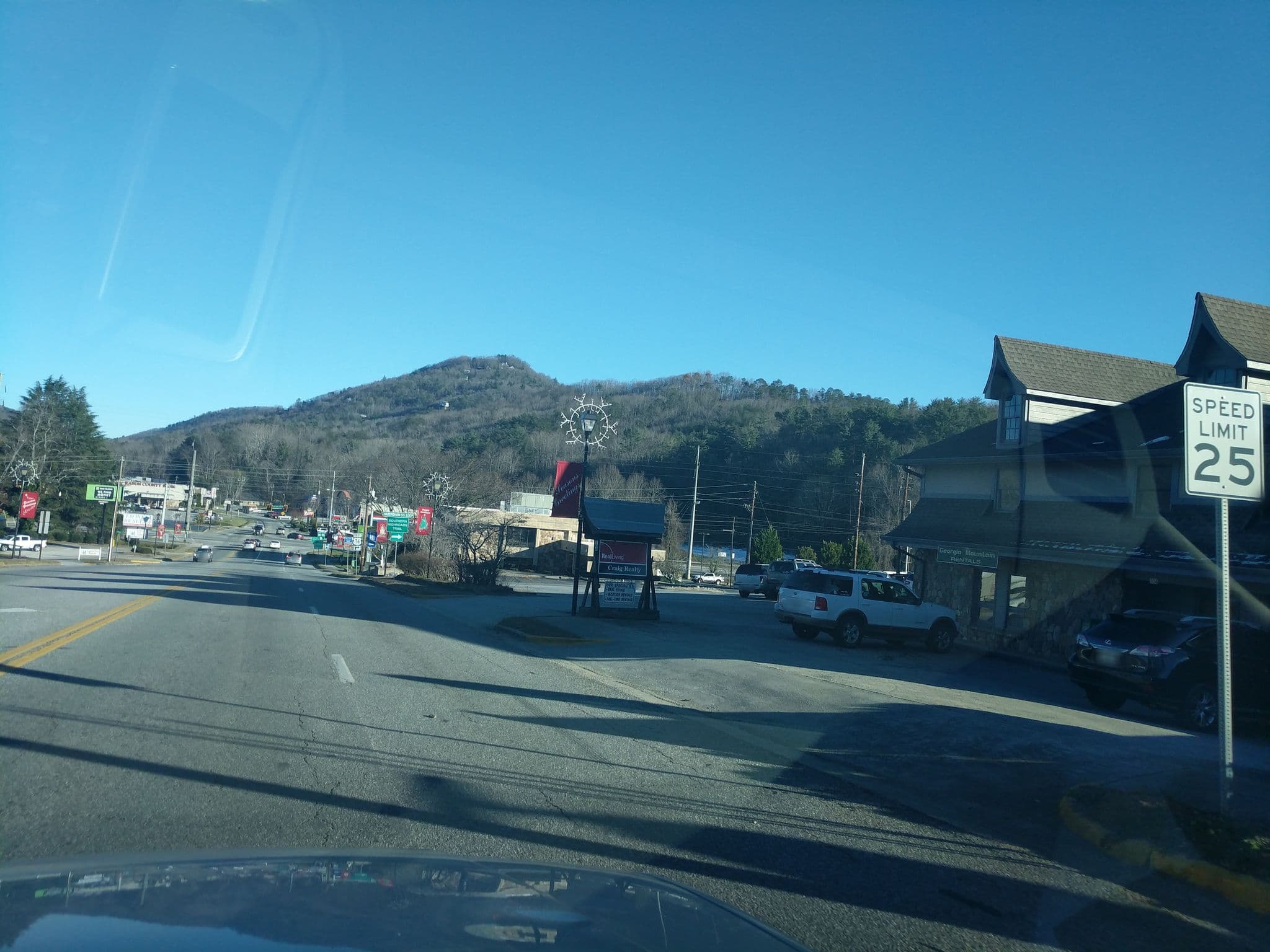 Street view near The White Birch Inn, Clarkesville — © i_drive_alot (CC BY-SA · Mapillary)