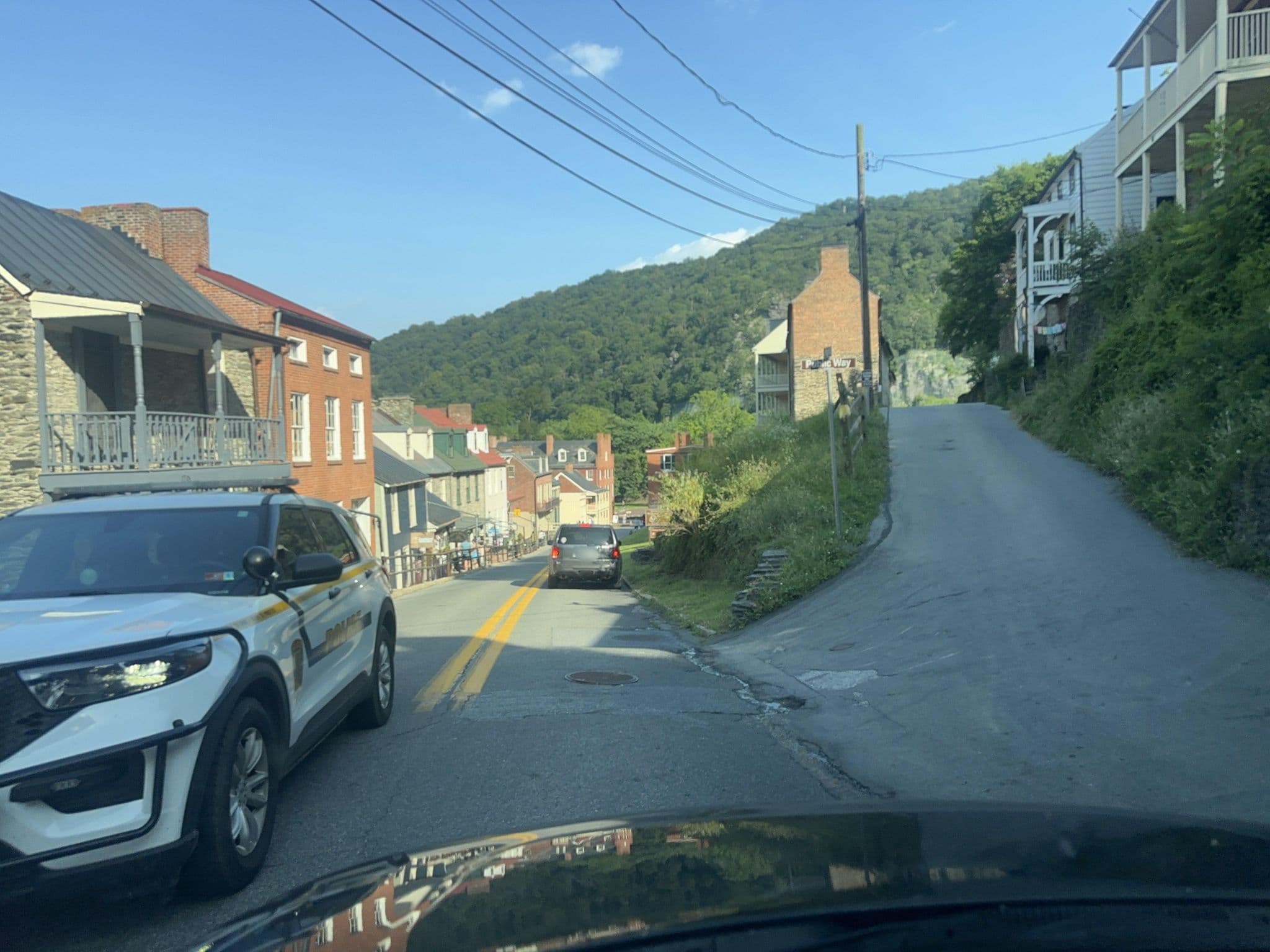 Street view near The Town's Inn, Lovettsville — © mdroads (CC BY-SA · Mapillary)