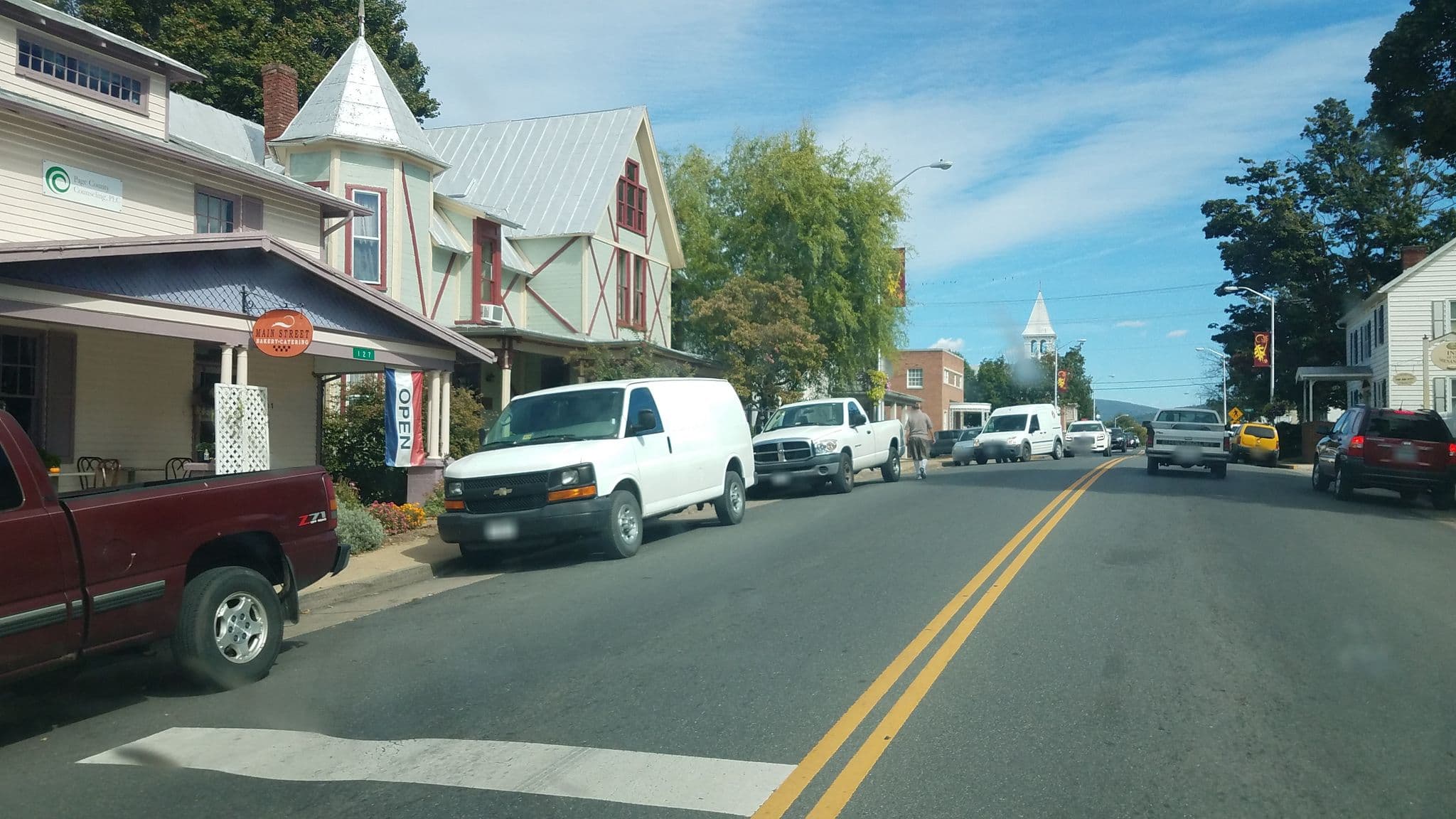 Street view near Victoria Inn, Luray — © jbthemilker (CC BY-SA · Mapillary)