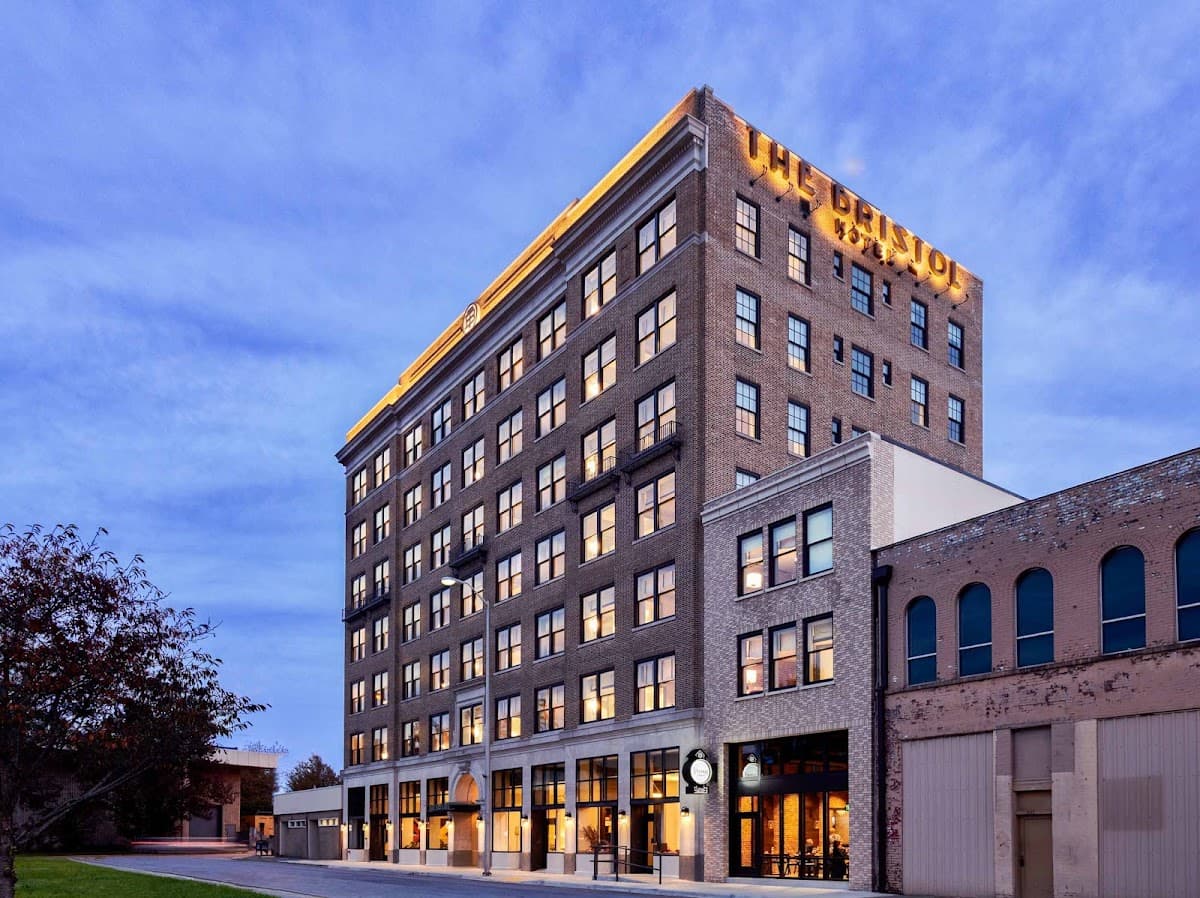 The Bristol Hotel, Hotel in Walnut Hill